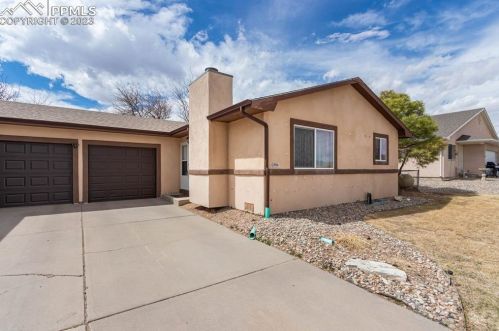 390 Stardust Dr, Pueblo, CO 81007-1630