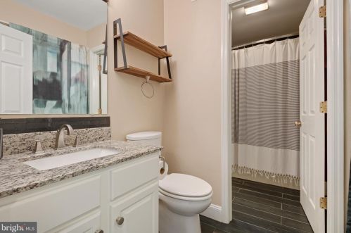 30 Mill Pond Dr, Lancaster PA  17603-7411 exterior