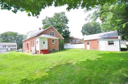16 Burnap Rd, Windsor Locks, CT 06096-1430