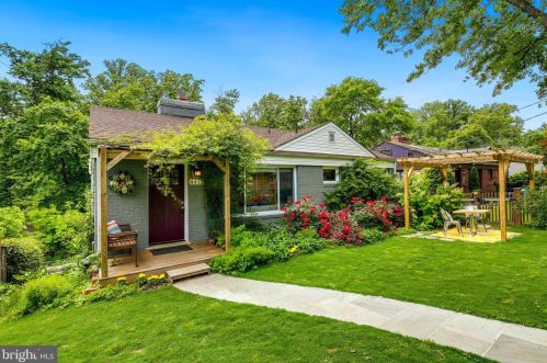 8412 Barron St, Silver Spring MD 20912-7247 exterior