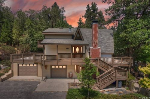 128 Brentwood Dr, Lake Arrowhead, CA 92352-9702