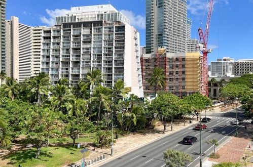 2045 Kalakaua Ave, Honolulu HI  96815-5118 exterior
