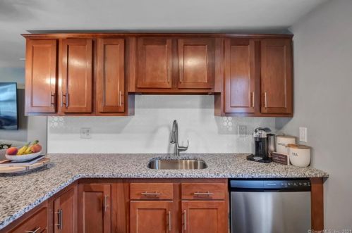 30 Whippoorwill Rd, Southington, CT 06489-2040