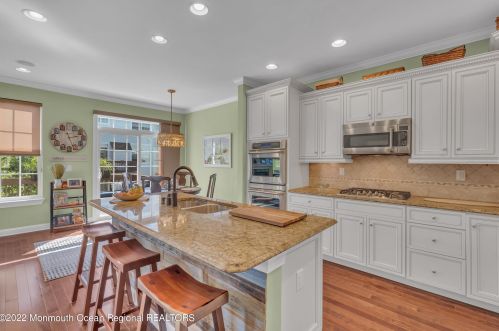 333 Princeton Ct, Tinton Falls NJ  07702-4058 exterior