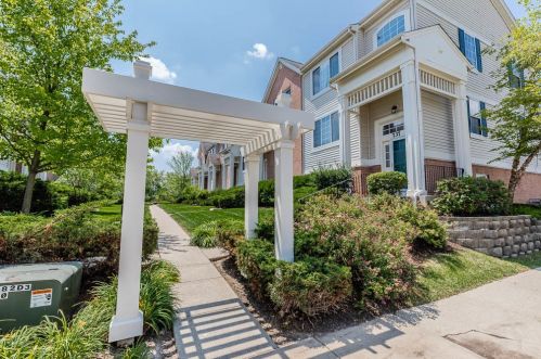 735 Hanbury Dr, Des Plaines, IL 60016-1567