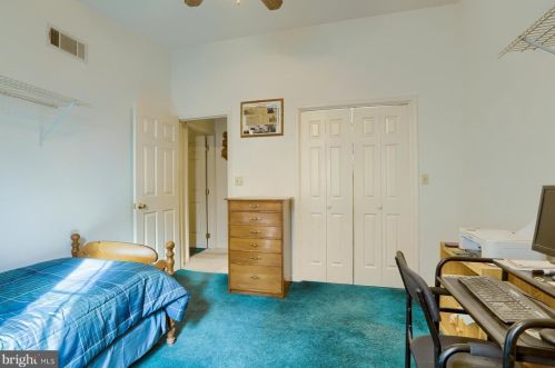 5 Thornhill Ct, Carlisle PA  17015-7669 exterior