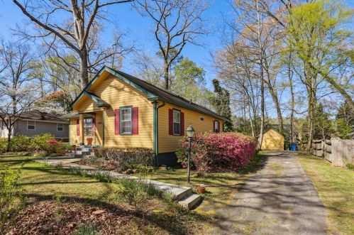 2140 Adams Dr, Atlanta, GA 30318-1916