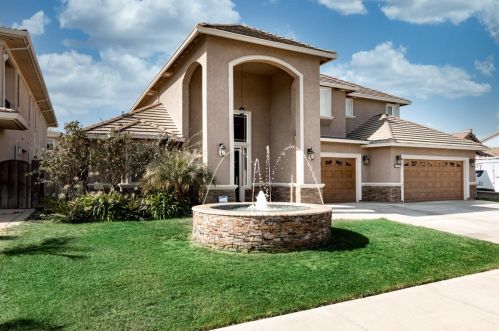 1013 Canyon Dr, Modesto, CA 95351-6870