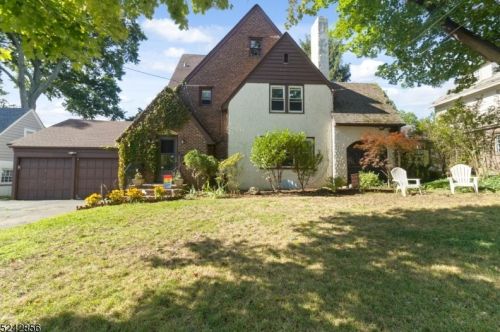 12 Fairway Dr, Town Center, NJ 07052-4802