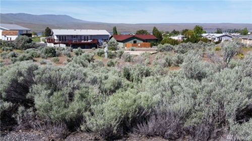 402 Apricot Pl, Desert Aire, WA 99349-1902