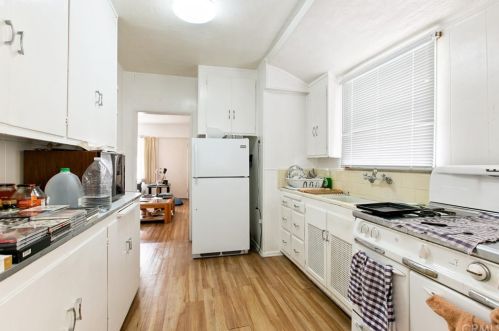 432 Ivy St, Glendale CA  91204-1027 exterior