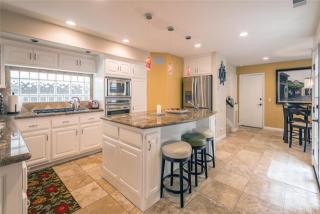 612 9th St, Huntington Beach CA  92648-4641 exterior