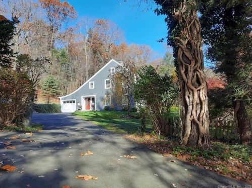 1346 Middlebury Rd, Waterbury, CT 06762-2303