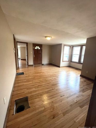 274 Bristol St, Southington CT  06489-4506 exterior