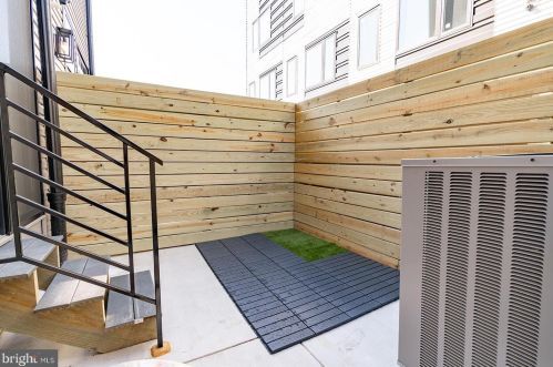 2302 Gordon St, Philadelphia PA 19132-4631 exterior