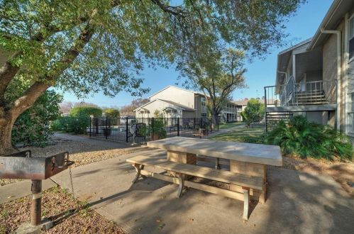2450 Ashdale Dr, Austin TX  78757-8121 exterior