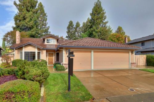 8713 Players Ct, Elk Grove, CA 95624-3100