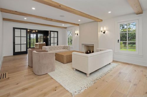 192 Sturges Ridge Rd, Wilton CT  06897-3236 exterior