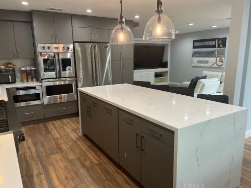 10 Vispera, Irvine CA  92620-2127 exterior