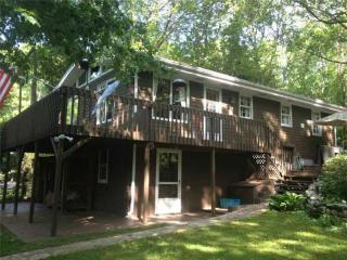 68 Sanctuary Rd, Charlestown, RI 02813-2850