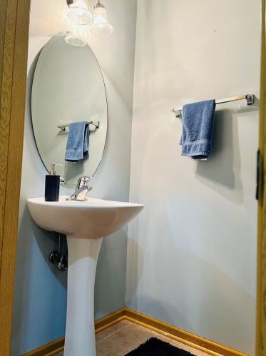 146 Goldenhill St, Carol Stream IL  60188-1303 exterior