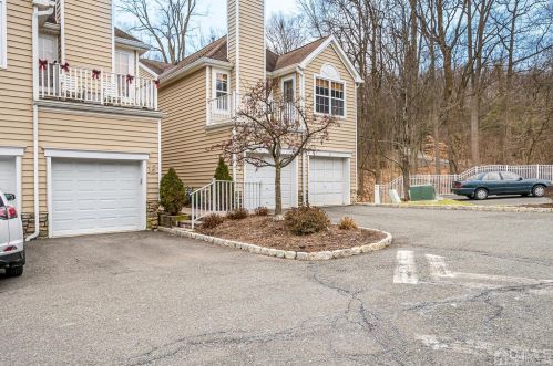 19 Springholm Dr, Berkeley Heights, NJ 07922-2721