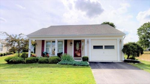 12 Blackthorn Pl, Lakehurst, NJ 08759-6657