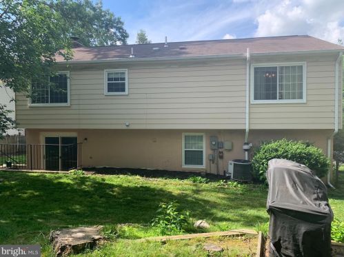 11783 Cotton Mill Dr, Woodbridge VA  22192-1201 exterior
