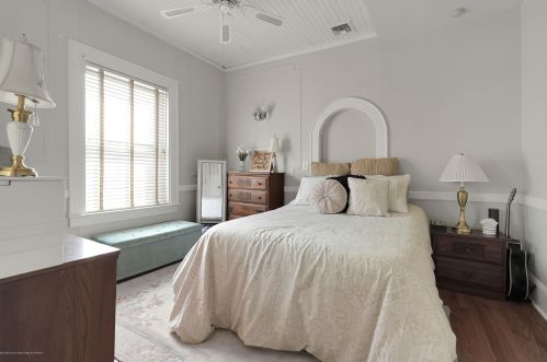 32 Front St, Tinton Falls, NJ 07701-1604