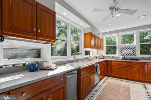 1118 Dl Dr, Silver Spring MD 20910-1601 exterior