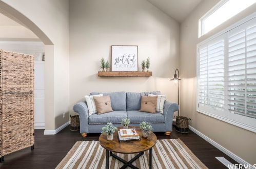 8259 Pinecastle Dr, Taylorsville, UT 84081-1900