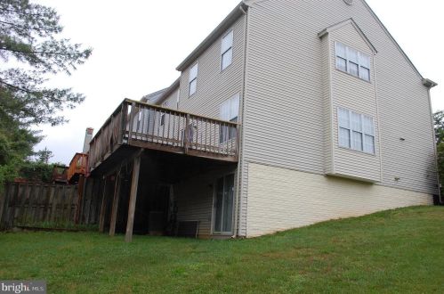 1935 Inglebrook Dr, Woodbridge VA  22192-2456 exterior