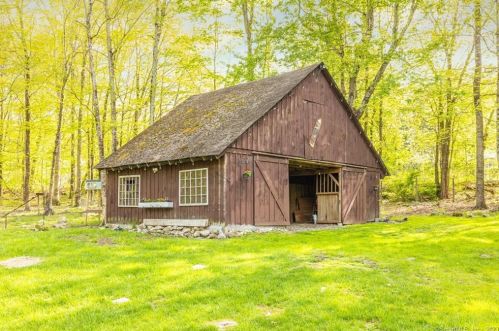 511 Tobacco St, Exeter CT  06249-1641 exterior