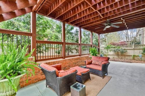 2308 Briarcliff Cmns, Atlanta GA  30345-2173 exterior