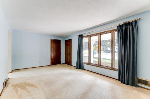 517 Fairfield Dr, Saint Paul MN  55112-6510 exterior