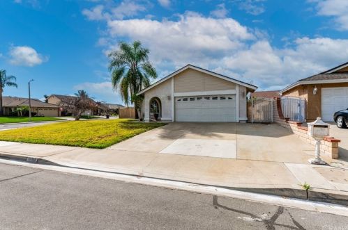 12398 Kumquat Pl, Chino, CA 91710-2801