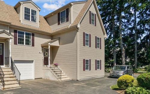 74 Ash St, Lincoln, RI 02865-3206