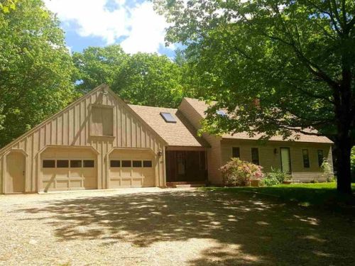 204 Dustin Tavern Rd, Weare, NH 03281-5919