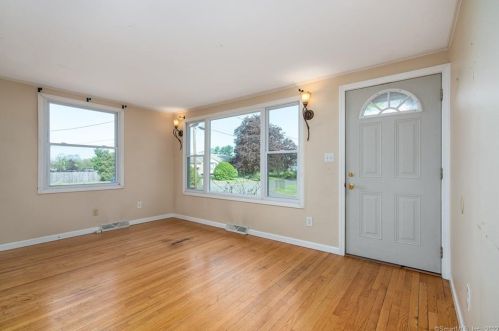 3 4th St, East Windsor, CT 06088-9749
