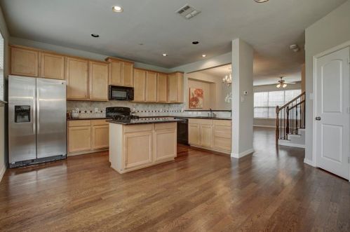 1421 Fox Run Dr, Irving TX  75063-3500 exterior