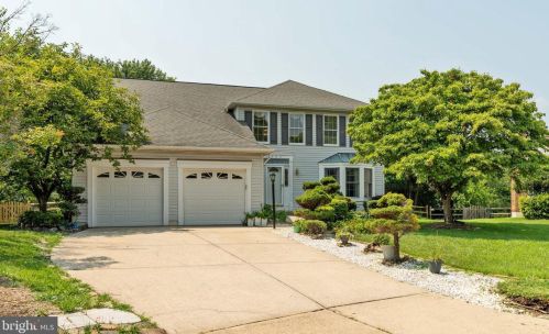 2202 Halter Ln, Herndon, VA 20191-5822