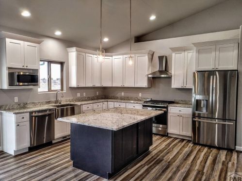 1461 Ithaca Dr, Pueblo, CO 81007-1032