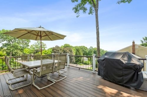 19 Cottonwood Dr, Dover NJ  07869-4707 exterior
