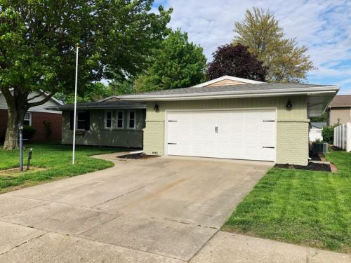 328 Linden Ln, Mattoon, IL 61938-2023