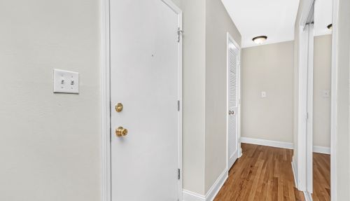 1617 Touhy Ave, Chicago, IL 60626-2513
