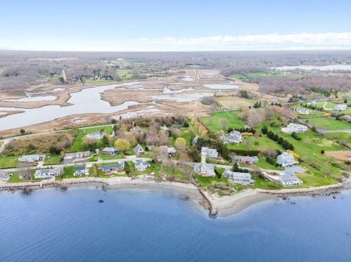 843 Seapowet Ave, Tiverton, RI 02878-4819