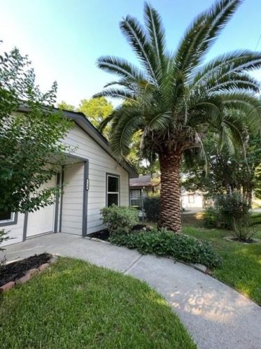 710 Avenue J Pl, Conroe TX  77301-3876 exterior