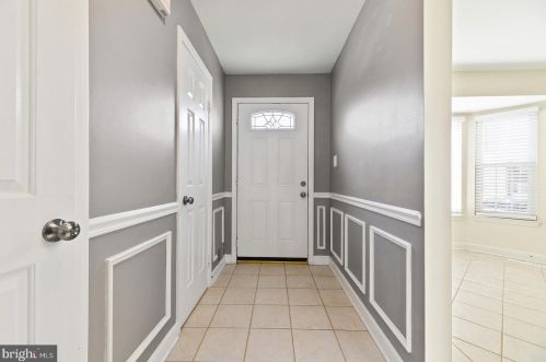 1008 Smartts Ln, Leesburg, VA 20176-4815