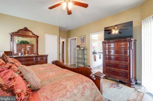 384 Turnberry Dr, Charles Town WV  25414-3930 exterior