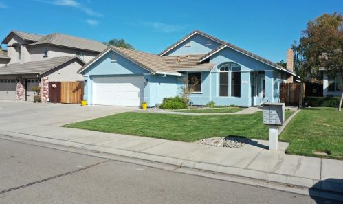 246 Douma Way, Ripon, CA 95366-3620